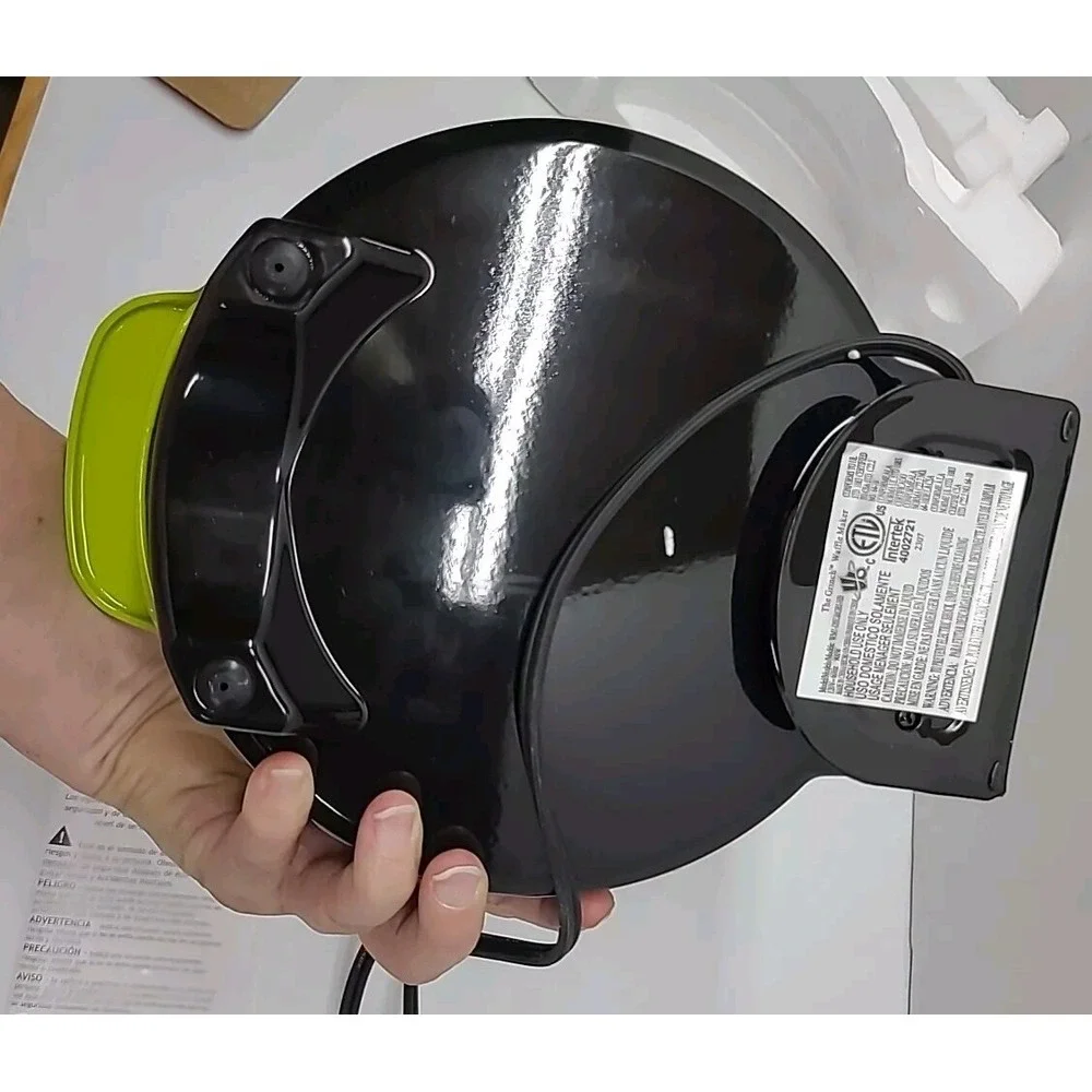The Grinch‎ Waffle Maker. Uncanny Brands *Tested Works*